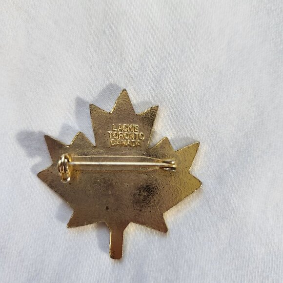 Vintage 1980 Toronto WBD World Pin With Red Maple Leaf Design - Picture 3 of 4